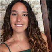 Profesora titulada en el Grado de Estudios Ingleses con más de 4 años de experiencia enseñando a personas de todas las edades.